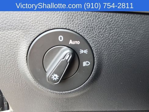 Used 2022 Volkswagen Taos SE FWD image 14