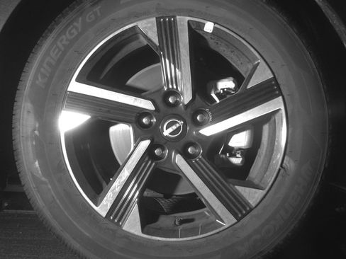 Used 2025 Nissan Sentra SV FWD image 13