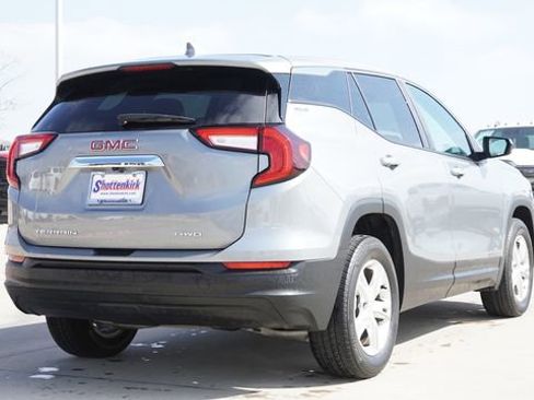 Used 2024 GMC Terrain SLE AWD/4WD image 9