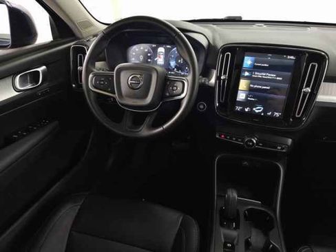 Used 2021 Volvo XC40 T5 Momentum w/ Premium Package image 17
