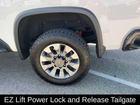 Used 2025 Chevrolet Silverado 2500 Custom w/ Custom Value Package image 9