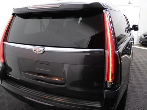 Used 2016 Cadillac Escalade ESV Luxury image 9