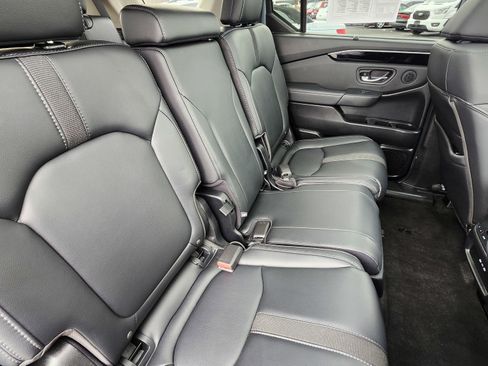 Used 2024 Honda Pilot Touring image 23