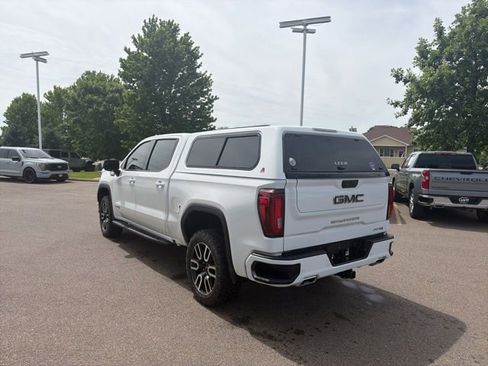 Used 2023 GMC Sierra 1500 AT4 w/ Technology Package AWD/4WD image 3