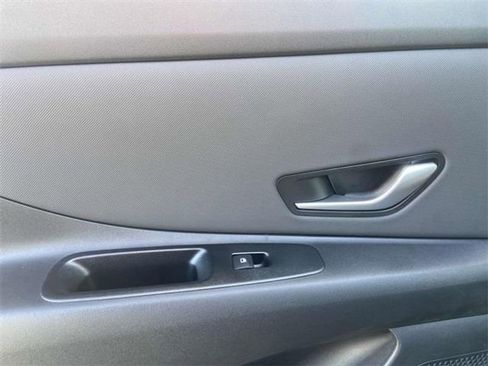 Used 2025 Hyundai Elantra SEL image 16