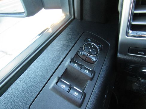 Used 2015 Ford F150 Platinum w/ Equipment Group 701A Luxury image 43