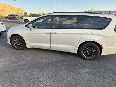 Used 2020 Chrysler Pacifica Touring-L Plus FWD image 7