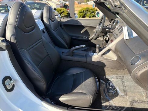 Used 2006 Pontiac Solstice Convertible w/ Premium Package RWD image 10