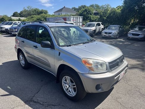 Used 2005 Toyota RAV4 4WD image 2