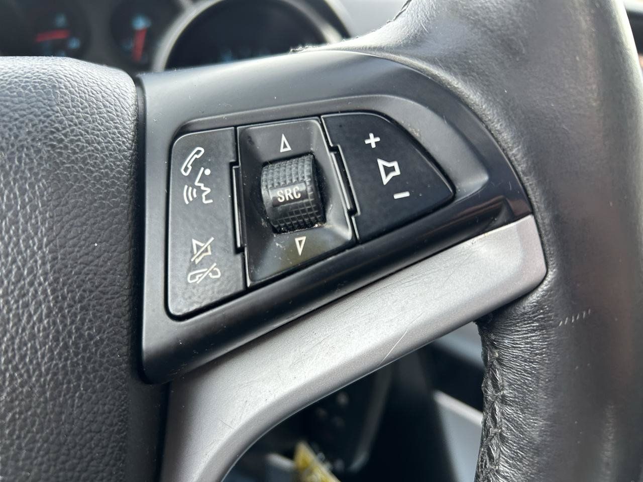 Used 2015 Chevrolet Cruze LT FWD image 20