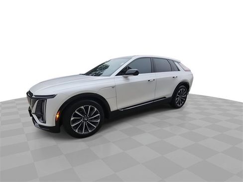 Used 2025 Cadillac Lyriq Sport image 4