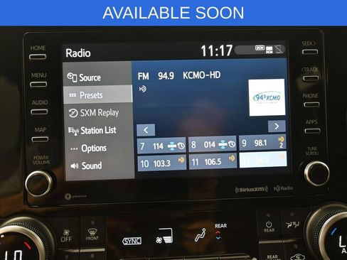 Used 2021 Toyota Highlander XLE AWD/4WD image 20