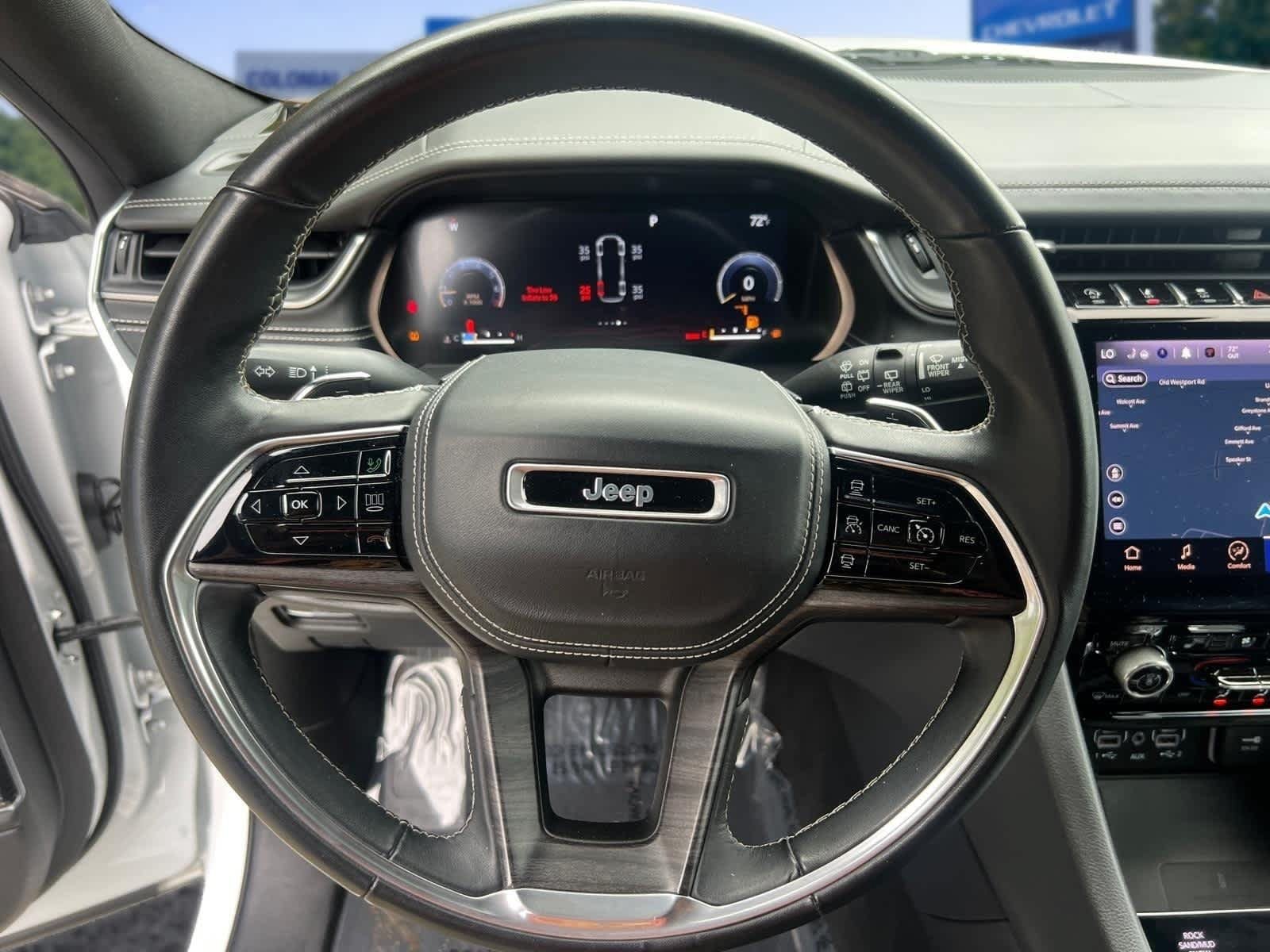 Used 2022 Jeep Grand Cherokee L Overland w/ Luxury Tech Group IV AWD/4WD image 16