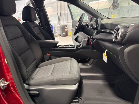 New 2026 Chevrolet Equinox LT w/ LPO, Floor Liner Package FWD image 33