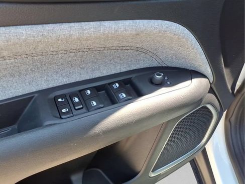 Used 2023 Jeep Compass Latitude AWD/4WD image 12