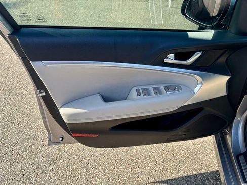 Used 2023 Genesis G70 2.0T image 9