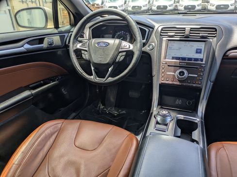 Used 2019 Ford Fusion Energi Titanium FWD image 19