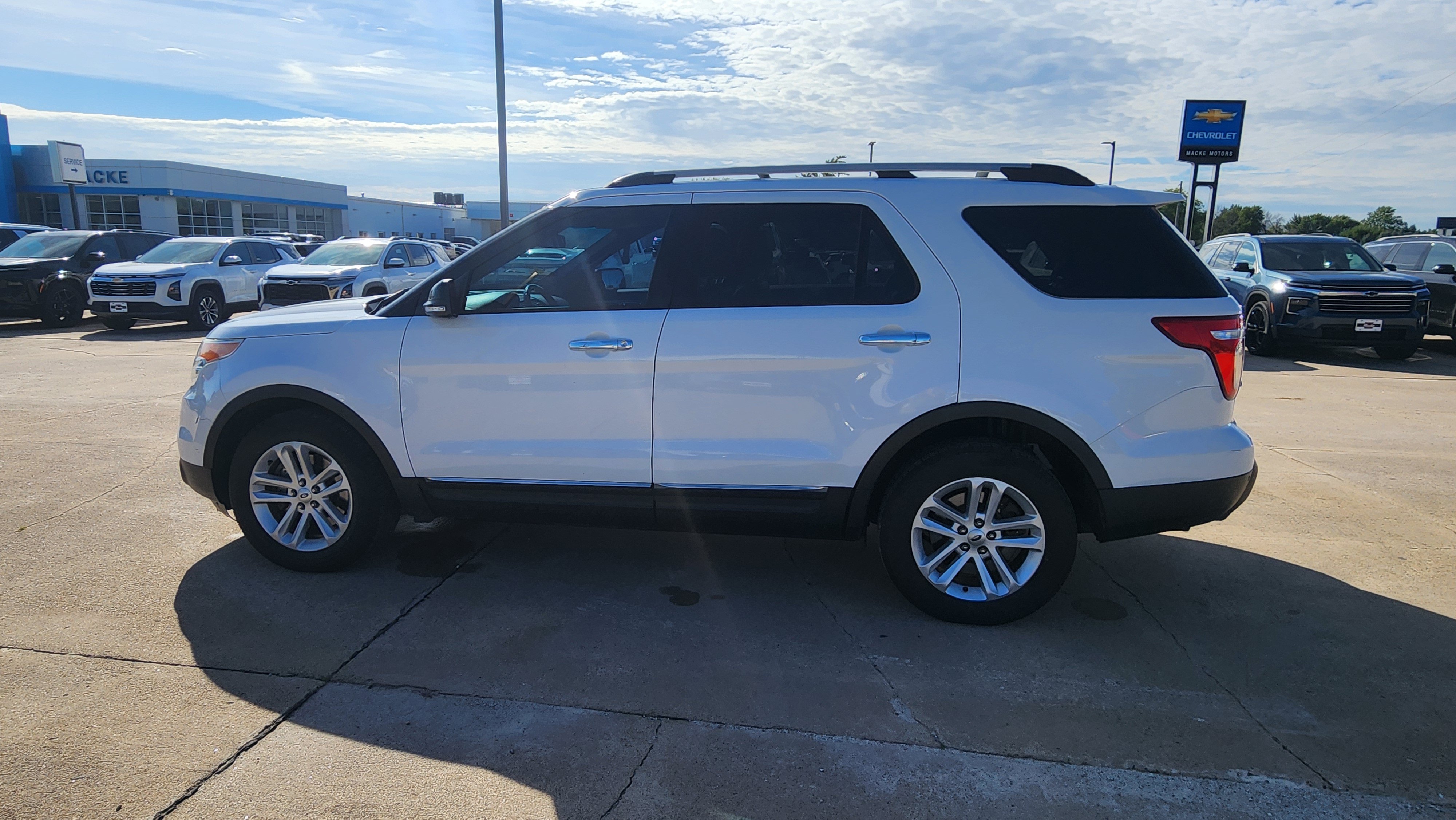Used 2013 Ford Explorer XLT AWD/4WD image 8