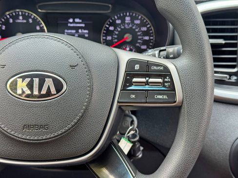 Used 2019 Kia Sorento FWD image 18