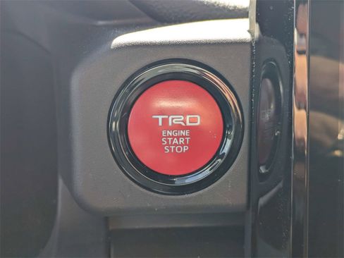 Used 2025 Toyota Tacoma TRD Off-Road image 33