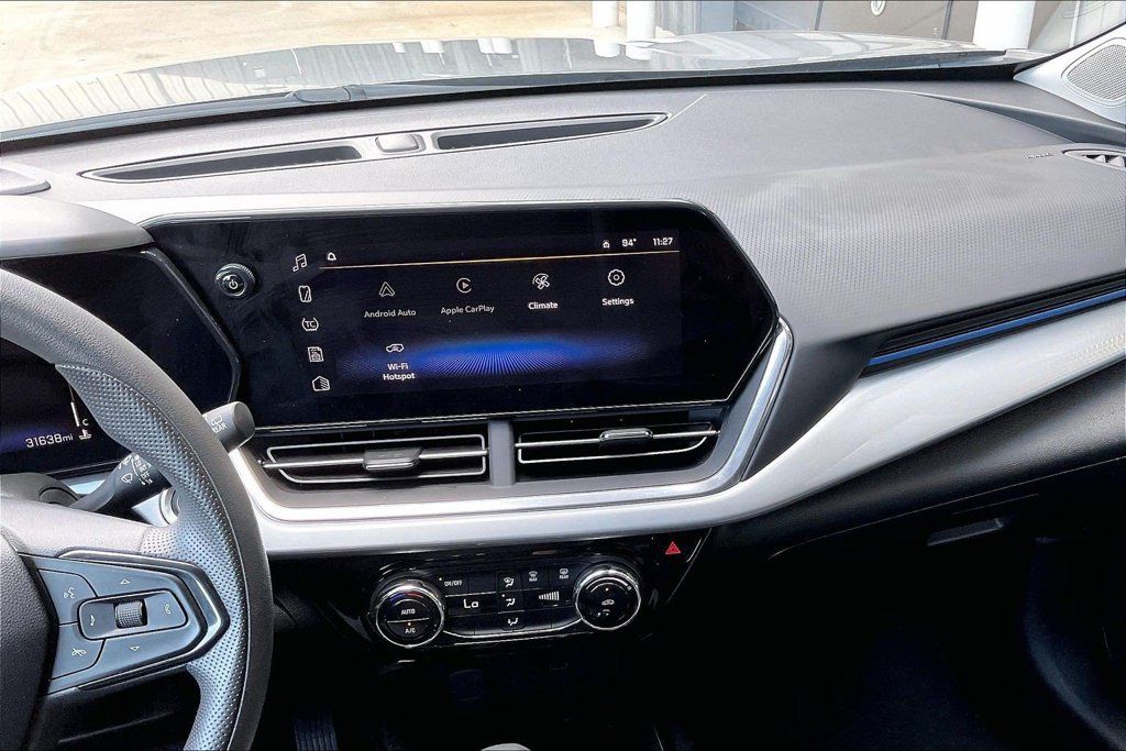 Used 2024 Chevrolet Trax LT FWD image 6