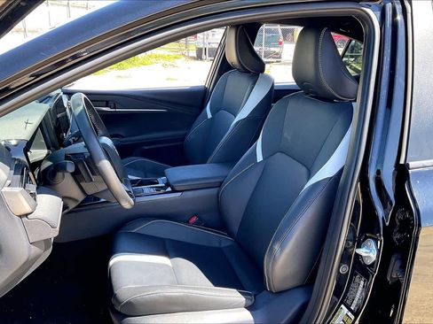 Used 2025 Toyota Camry SE image 9