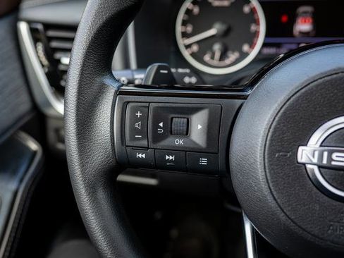 Used 2023 Nissan Rogue SV FWD image 34