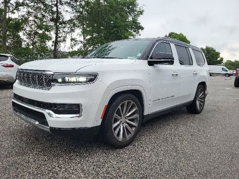 Used 2023 Jeep Grand Wagoneer 4WD image 4