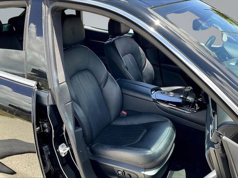 Used 2018 Maserati Levante AWD/4WD image 29