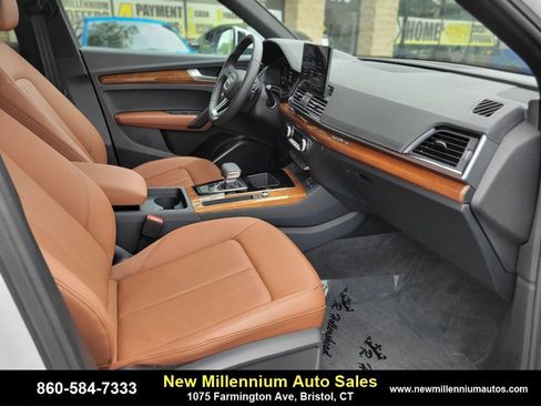 Used 2025 Audi Q5 2.0T Premium w/ Convenience Plus Package image 9