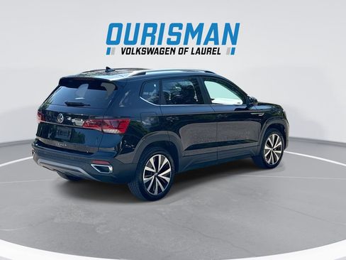 Used 2023 Volkswagen Taos SE w/ Panoramic Sunroof Package FWD image 8