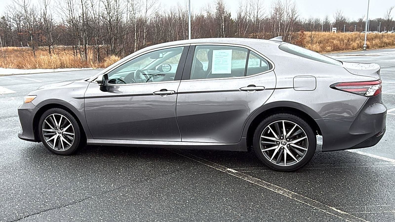 Used 2022 Toyota Camry XLE AWD/4WD image 11