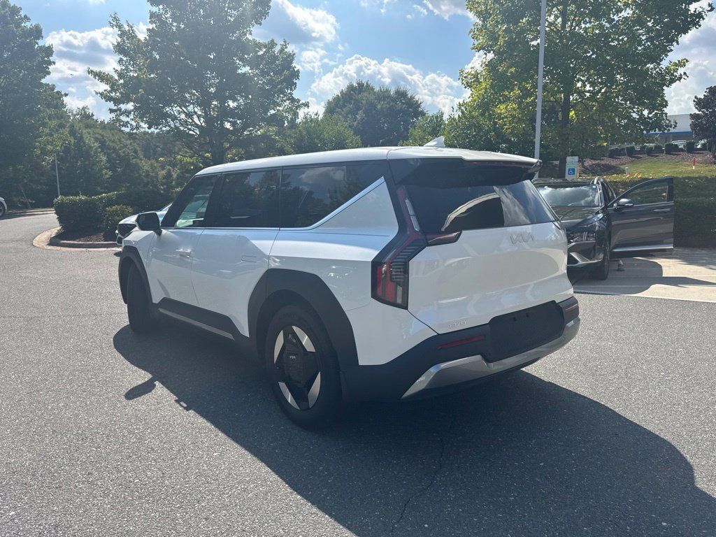 Used 2024 Kia EV9 Light Long Range RWD image 6