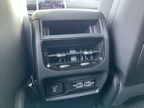 Used 2025 Jeep Grand Cherokee Laredo X w/ Luxury Tech Group I image 15