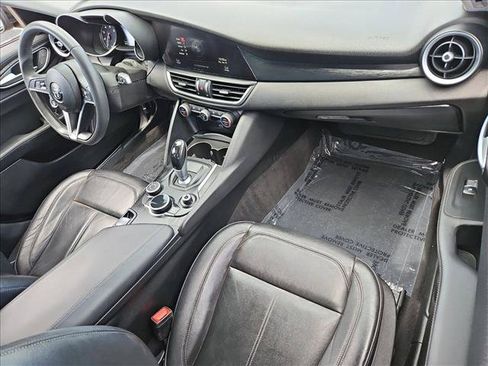 Used 2017 Alfa Romeo Giulia RWD image 21