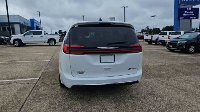 Used 2023 Chrysler Pacifica Touring-L FWD image 7