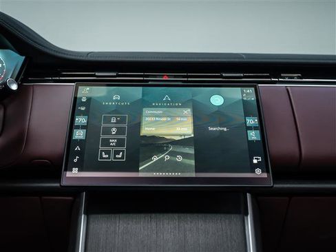 Used 2024 Land Rover Range Rover SE image 21