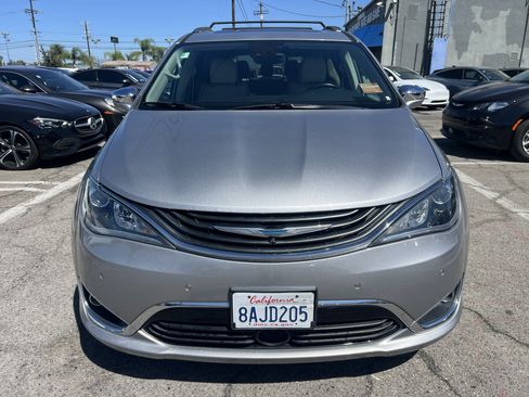 Used 2017 Chrysler Pacifica Platinum FWD image 3