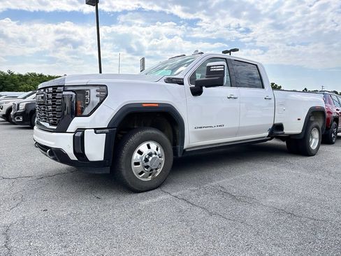 Used 2024 GMC Sierra 3500 Denali Ultimate AWD/4WD image 2