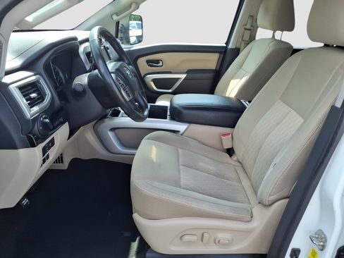 Used 2019 Nissan Titan SV w/ SV Convenience Package AWD/4WD image 13