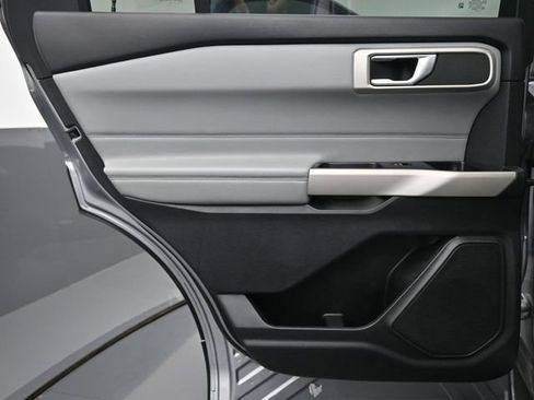 Used 2021 Ford Explorer XLT w/ Equipment Group 202A image 14