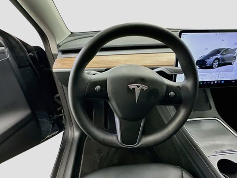 Used 2023 Tesla Model Y Long Range AWD/4WD image 17