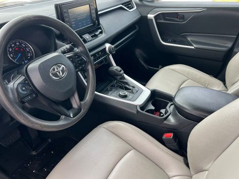 Used 2019 Toyota RAV4 LE image 7