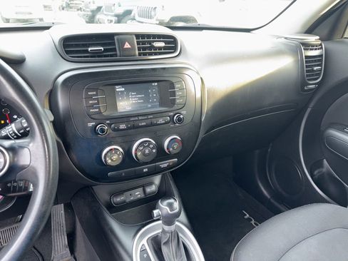 Used 2016 Kia Soul + image 25