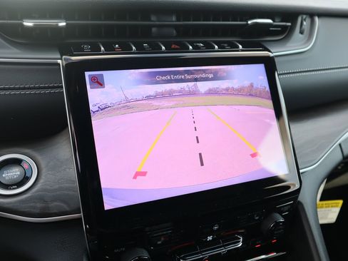 New 2025 Jeep Grand Cherokee Limited image 25