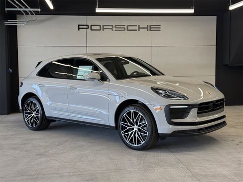 Used 2025 Porsche Macan image 26