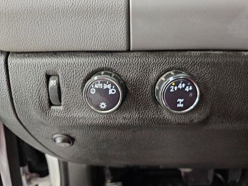 Used 2022 Chevrolet Colorado W/T w/ WT Convenience Package AWD/4WD image 12