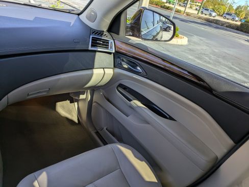 Used 2013 Cadillac SRX Luxury w/ Driver Awareness Package image 15