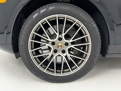 Certified 2023 Porsche Cayenne Platinum Edition AWD/4WD image 35