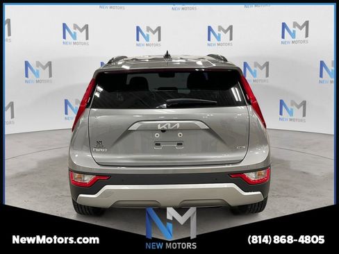 Used 2023 Kia Niro EX image 4